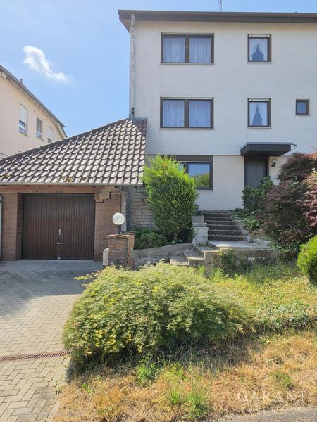 Großzügige Doppelhaushälfte mit Garten, Garage und viel Potenzial in Niefern-Öschelbronn